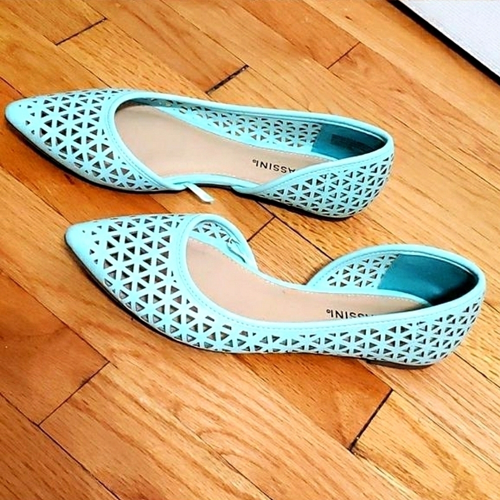 Massini Turquoise Laser Cut Pointed Toe Flats Size 6.5M 🌴✌️